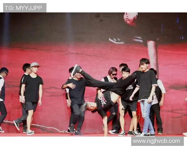 深圳街舞队的防反策略解析与街舞文化的深度融合探讨 深圳街舞队的防反策略解析与街舞文化的深度融合探讨